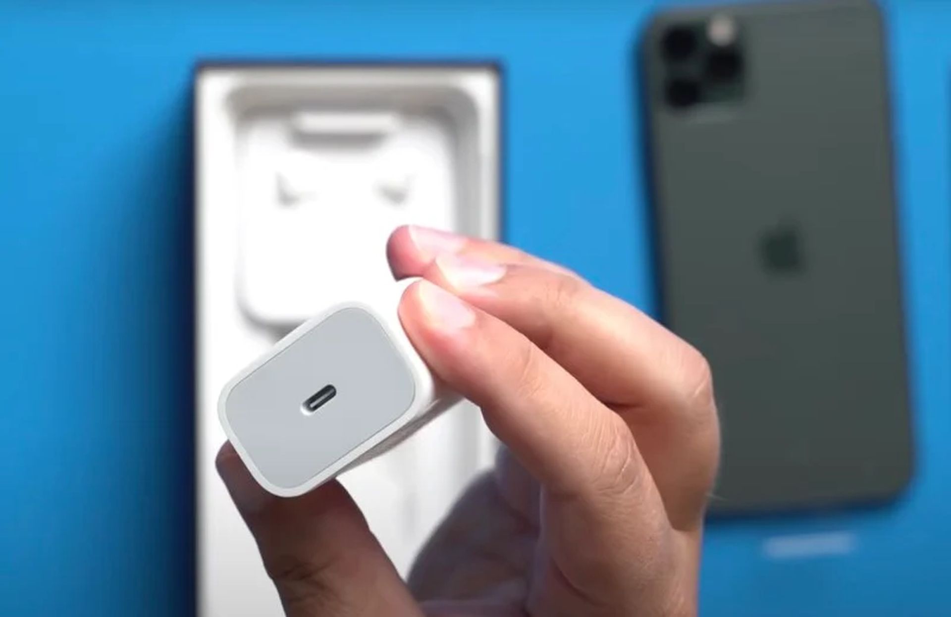 The European Commission proposes to completely abandon charging in the configuration of smartphones