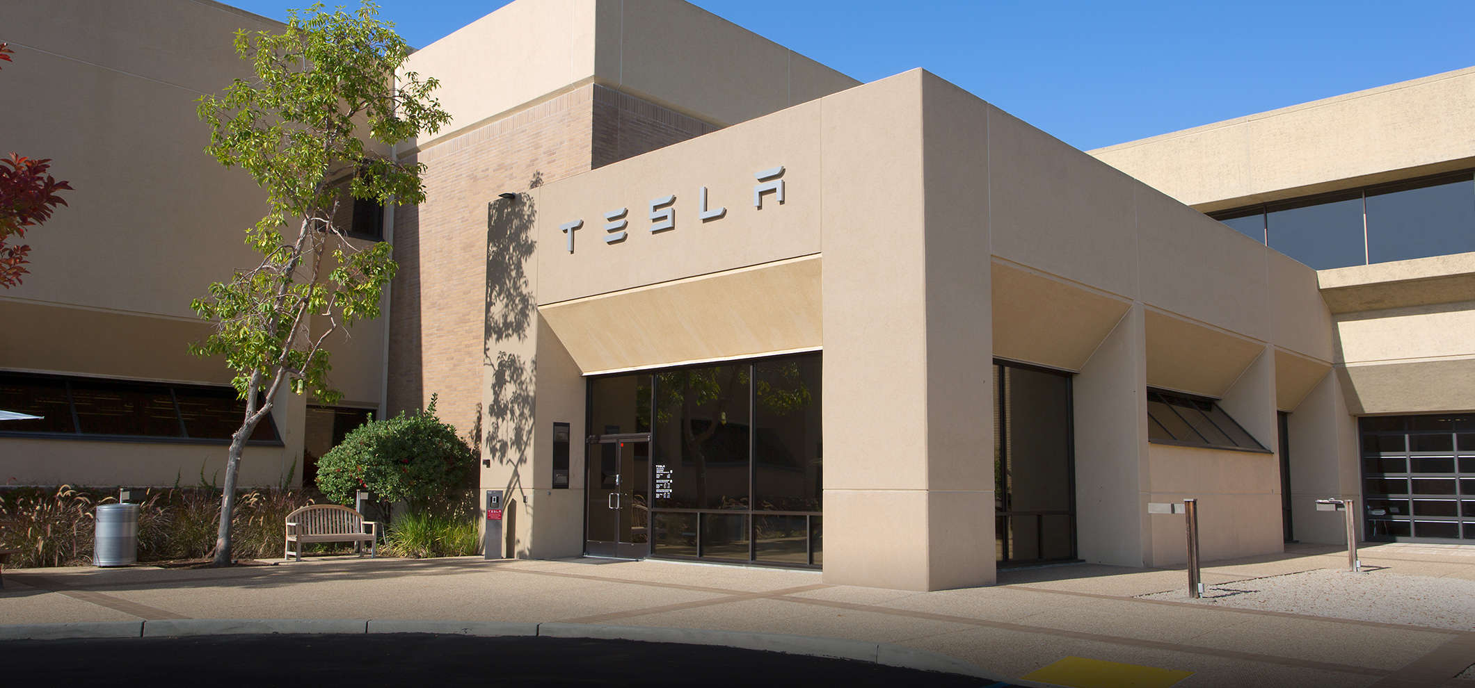 Из Калифорнии в Техас: Tesla переносит свою штаб-квартиру