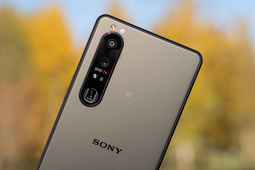 Необычный смартфон — это хорошо или плохо? Опыт использования Sony Xperia 1 III