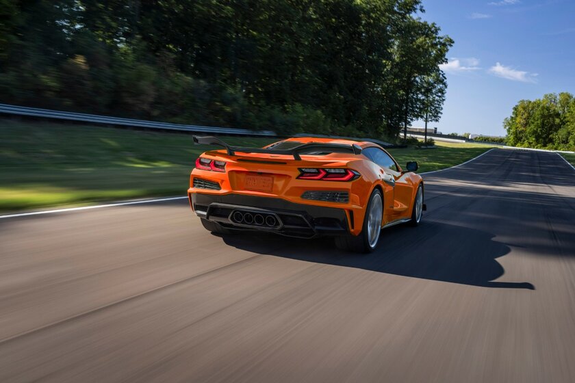 Новый Corvette оснастили мощнейшим V8 в истории: от нуля до сотни за 2,6 секунды