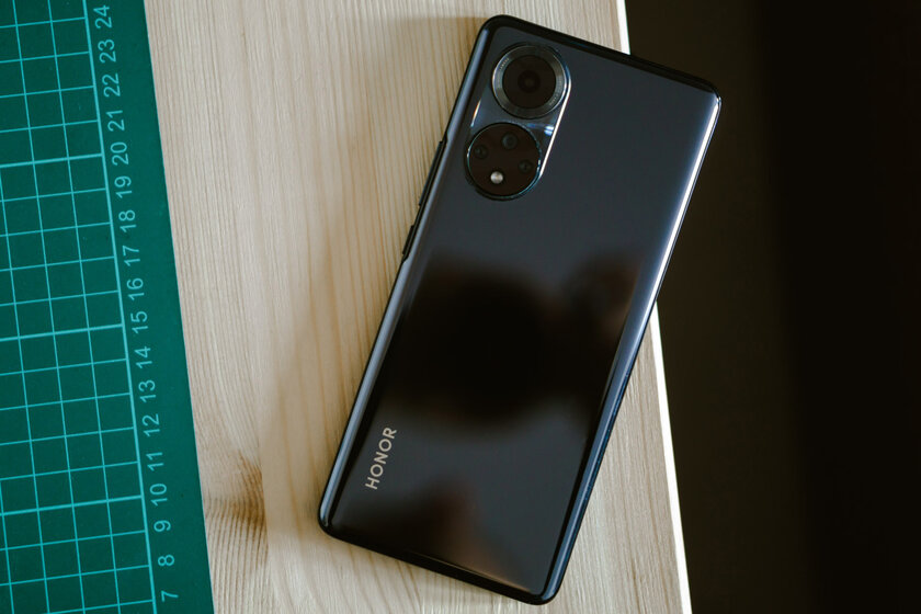 HONOR вернулся с сервисами Google и эталонным экраном. Обзор HONOR 50