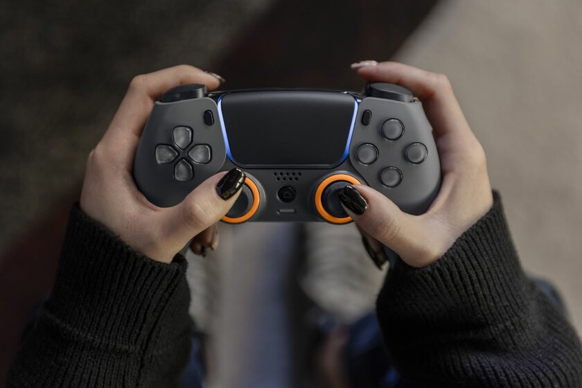 Scuf представила кастомный DualSense для PS5: с лепестками, фирменной текстурой и профилями