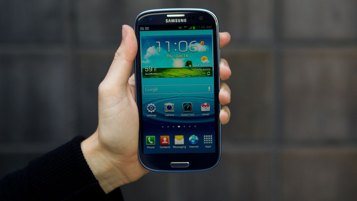 Энтузиаст обновил до Android 12 почти десятилетний флагман Samsung