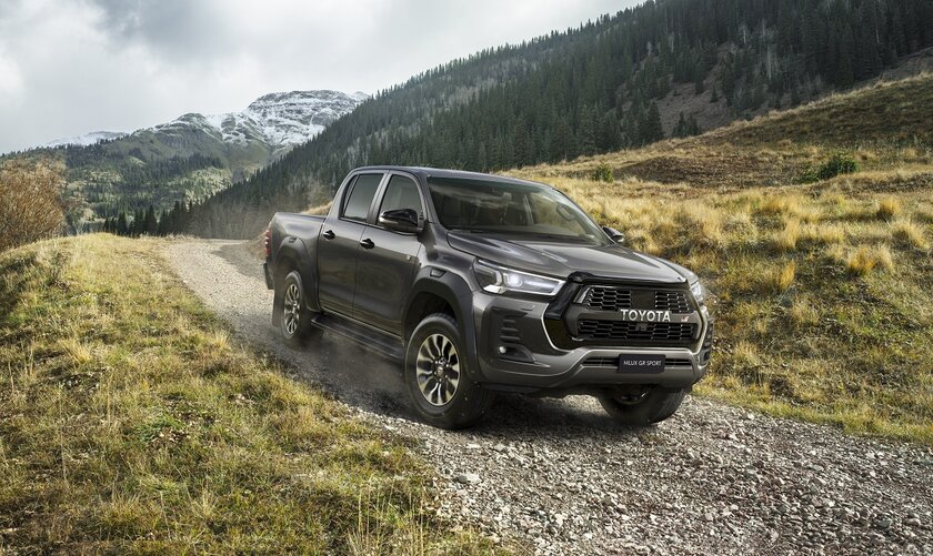 Toyota представила спортивный Hilux: с дизельным мотором, улучшенной подвеской и декором кузова