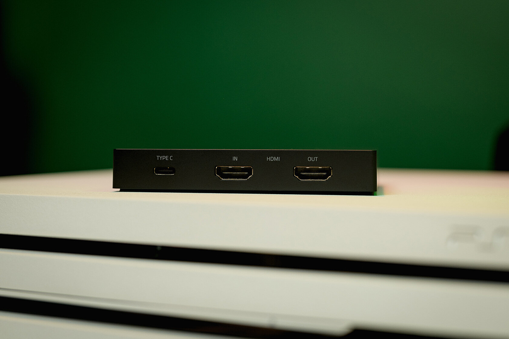 Стриминг ассистент пико. Xbox one s ps4. Xbox one s и ps4 Slim. Xbox one vs PLAYSTATION 4 Slim s. Ps4 Slim и Xbox Slim.