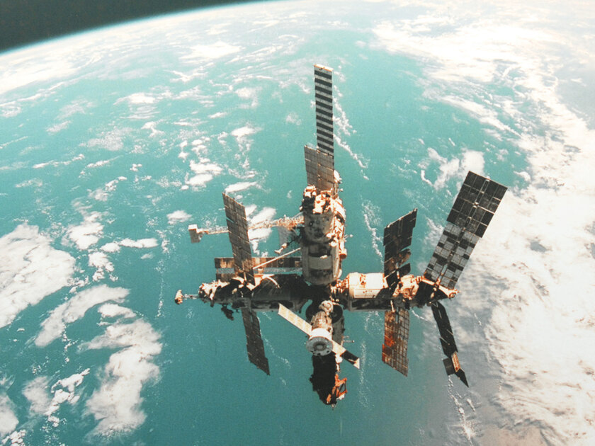 Первая российская орбитальная станция: появились официальные эскизы и характеристики
