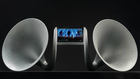 Gramohorn II — необычная док-станция для смартфонов линейки HTC One