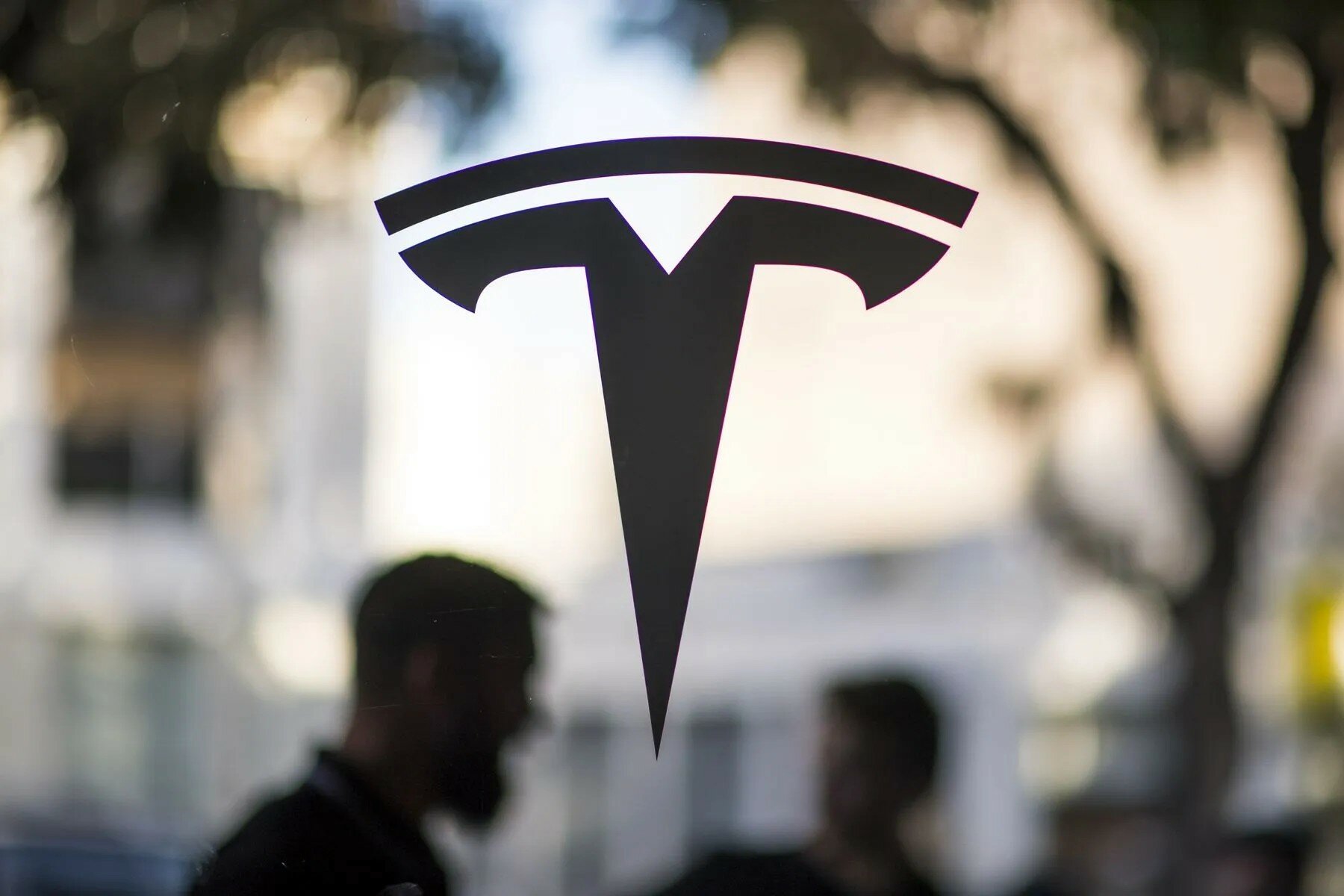 Tesla — один из самых проблемных электрокаров. 226 проблем на 100 новых автомобилей