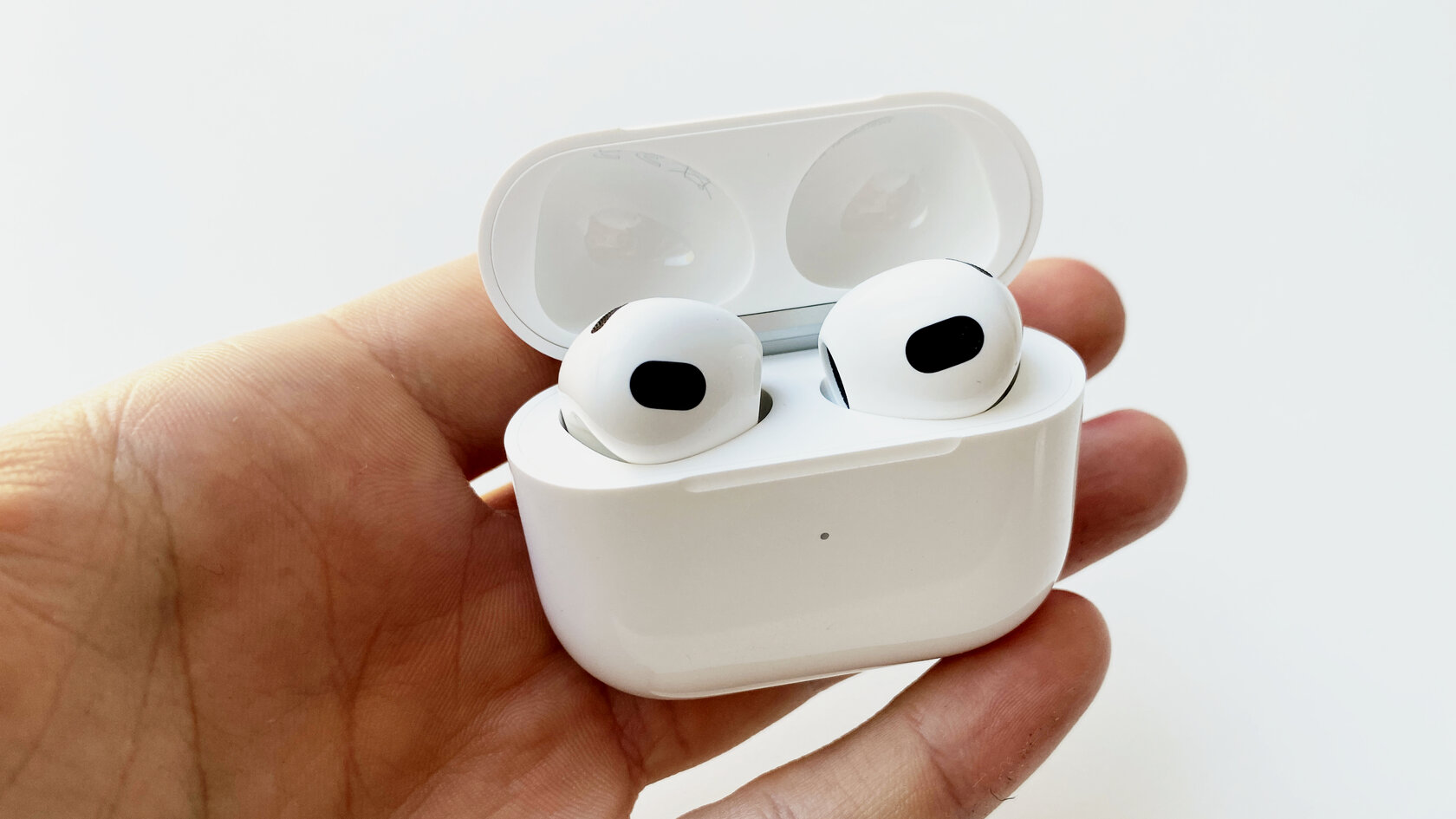 Airpods 2 с зарядным футляром. Аирподс 3. AIRPODS (3‑го поколения). AIRPODS 4 Mini. Наушники Apple AIRPODS 3rd Generation (mpny3).