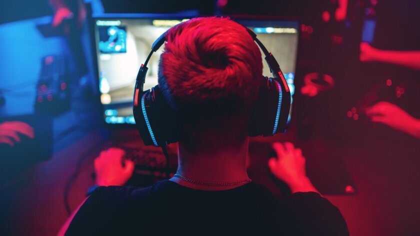 Первая государственная киберспортивная школа открылась в России: там учат Dota 2 и League of Legends