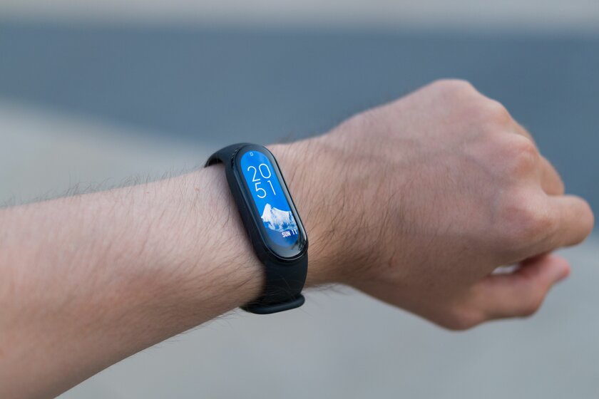 В Китае появилась специальная версия Mi Band 6. Она в 10 раз дороже оригинала
