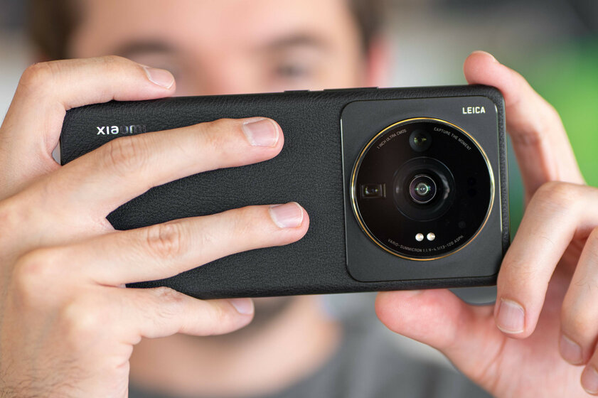 Камерофон Xiaomi 12S Ultra сравнили с полнокадровой камерой Leica. Смартфон победил
