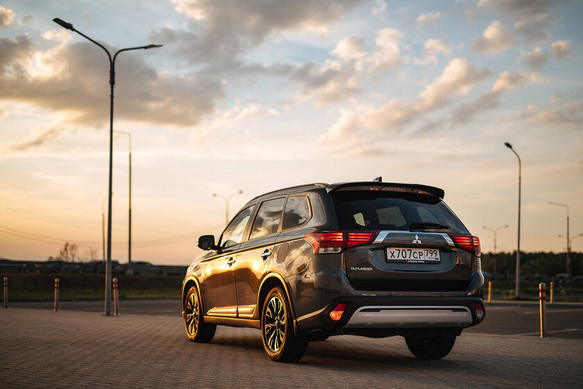Старый конь, что борозды не портит. Тест-драйв Mitsubishi Outlander 2021