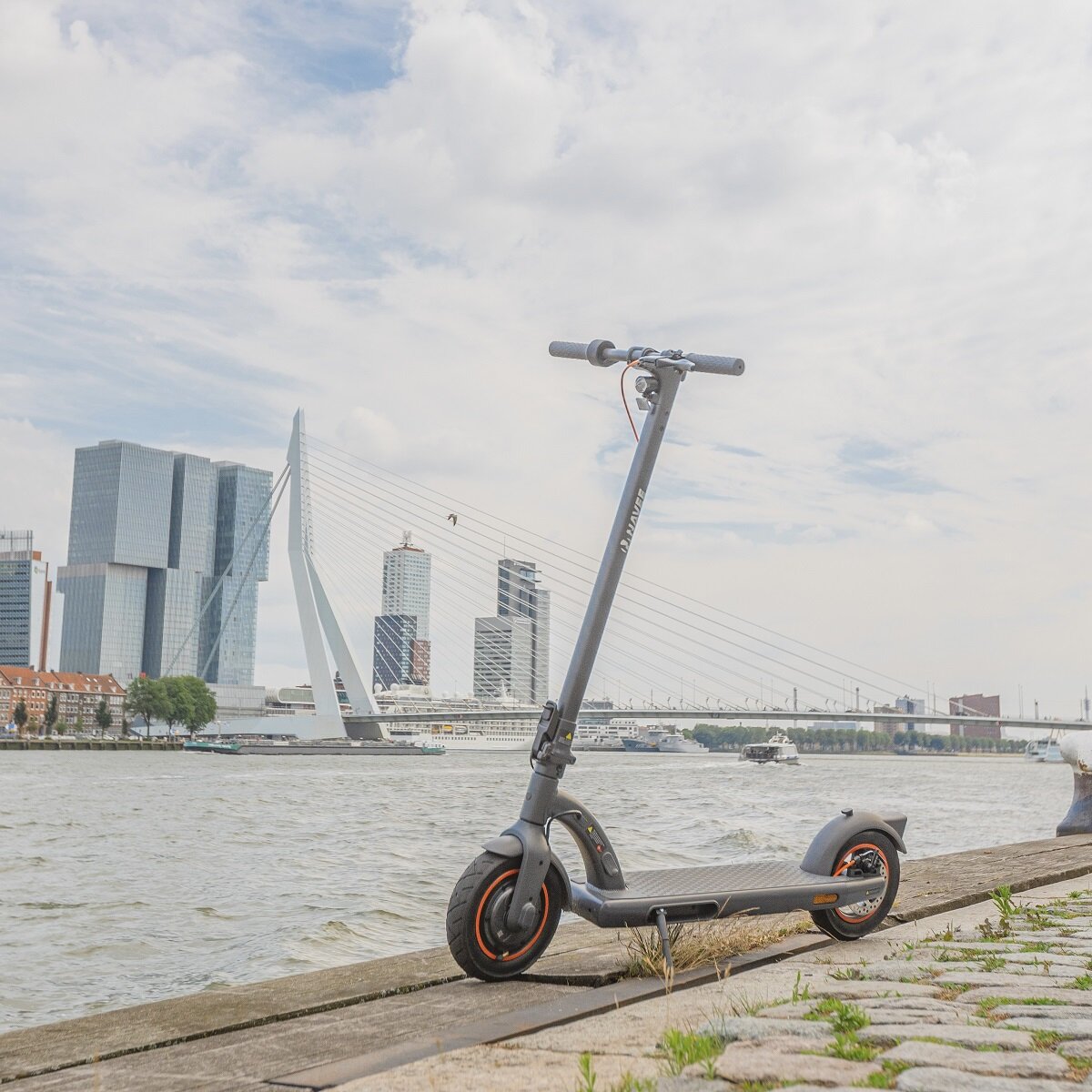 Navee electric scooter