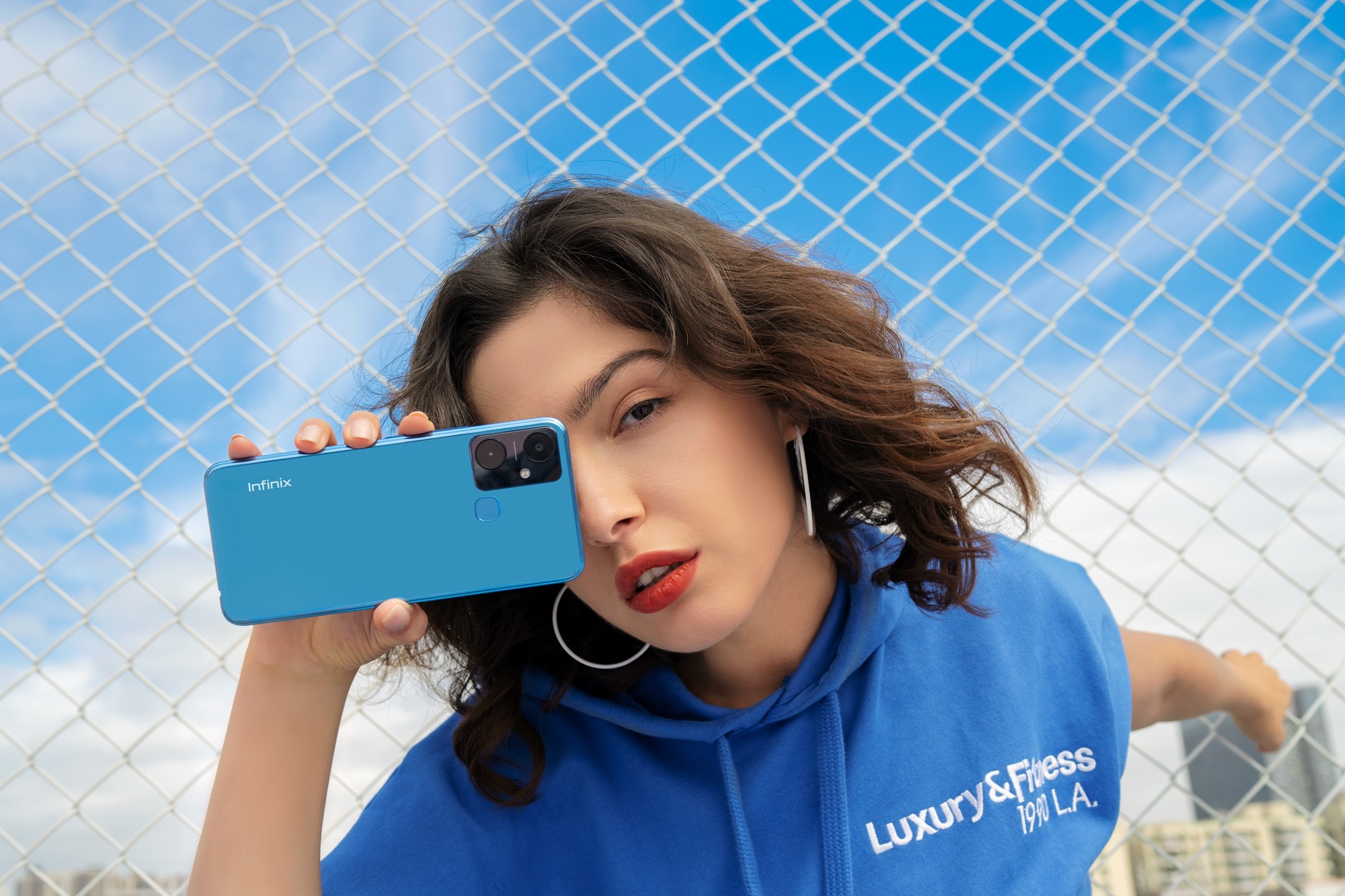 Infinix представила в России смартфон Smart 6 Plus с большим экраном и ...
