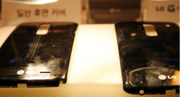 LG G Flex способен восстанавливаться после царапин ножом