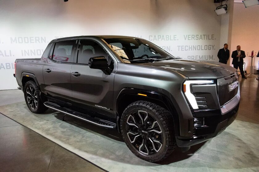 GMC представила роскошный электропикап: он обеспечит дом электричеством на 21 день