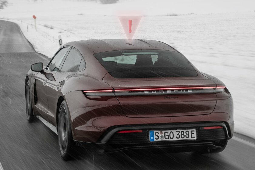 Porsche изобрела 3D-голограммы над автомобилями. Чтобы водители общались друг с другом