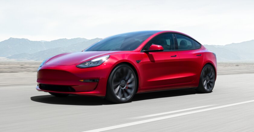 Tesla обновит и упростит Model 3 в следующем году