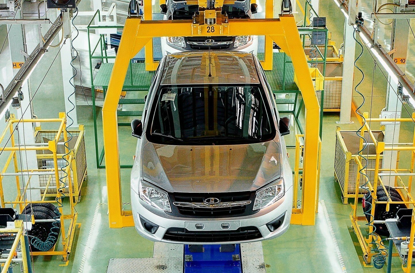 На заводе Ниссан в Санкт-Петербурге начнут выпускать новые автомобили LADA