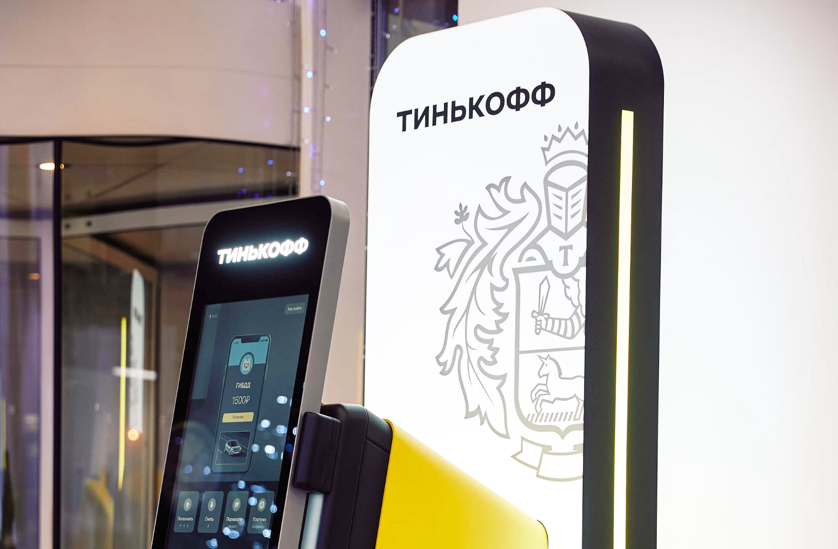 «Тинькофф» выпустил первый банкомат полностью российского производства