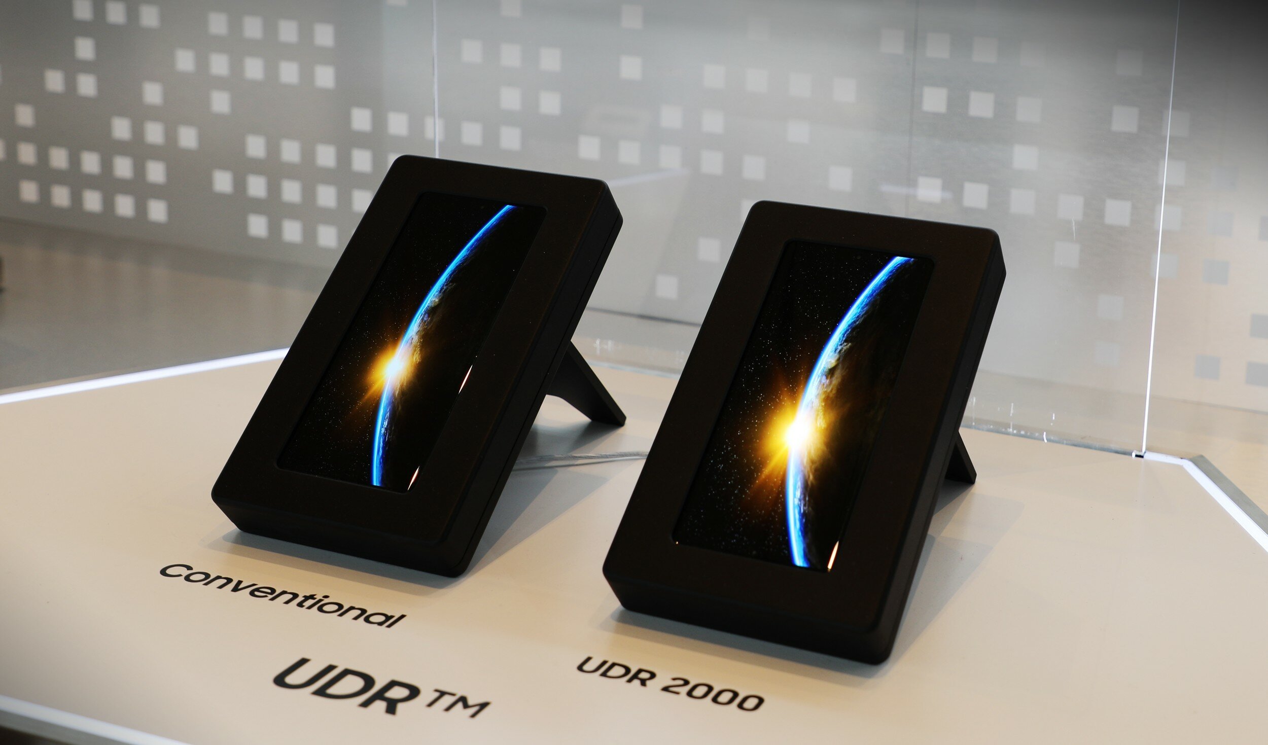 Вершина технологий: Samsung представил OLED-экран для смартфонов с яркостью 2000 нит