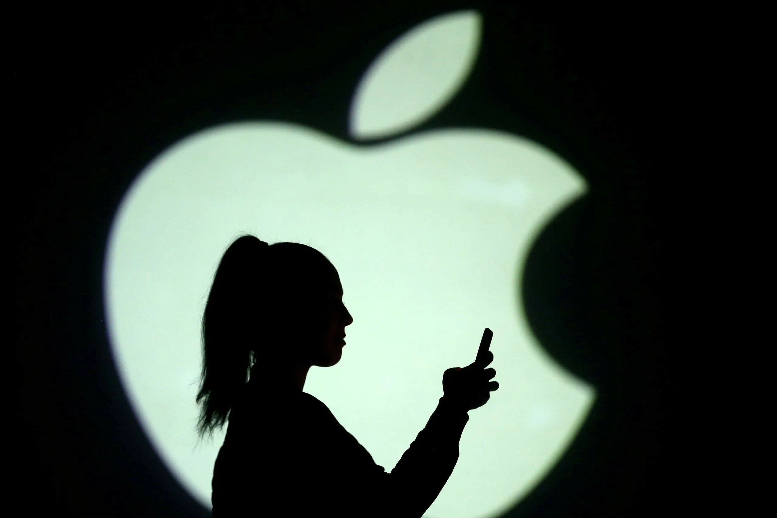 Apple оштрафовали в России на 1,1 млрд рублей. Всё из-за App Store