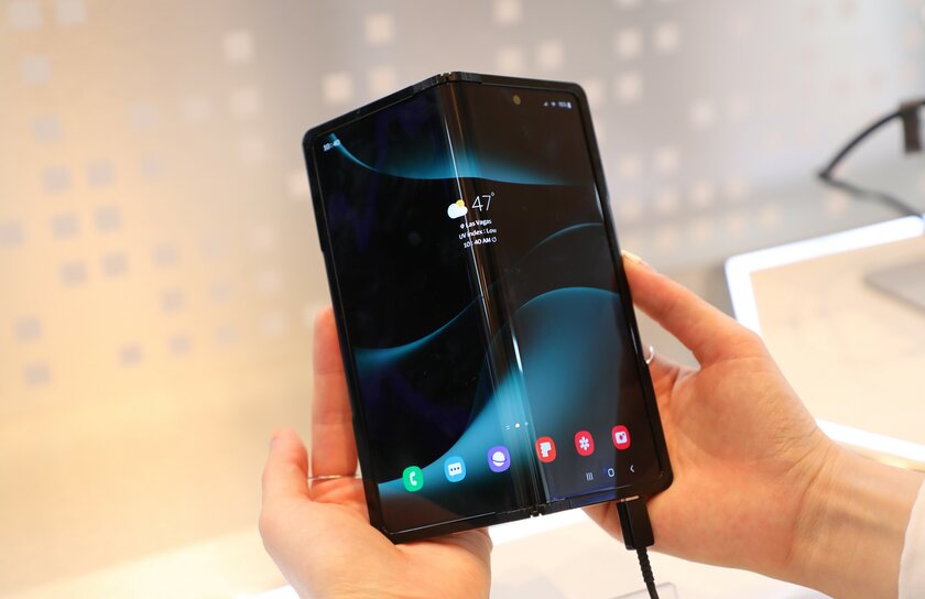 Samsung показал шарнир для складного смартфона, вращающийся на 360 градусов