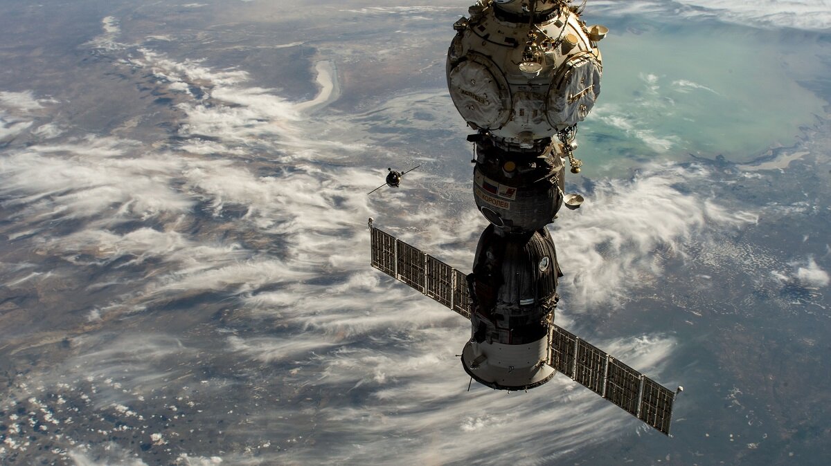 Сгорит в атмосфере: космонавты подготовили Прогресс МС-20 к отстыковке от МКС