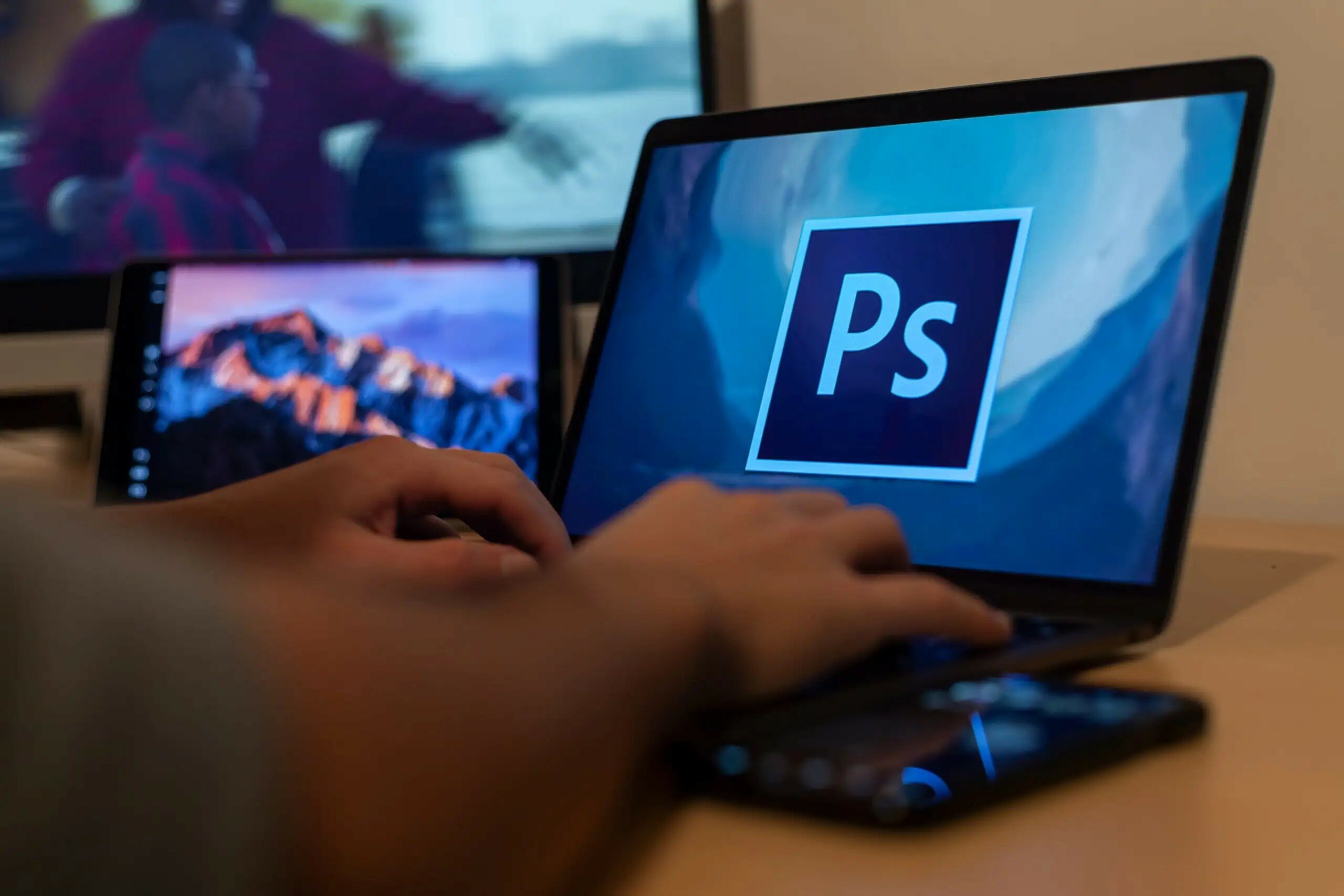 Photoshop and Premier are available again in Russia, but not everyone can renew their license