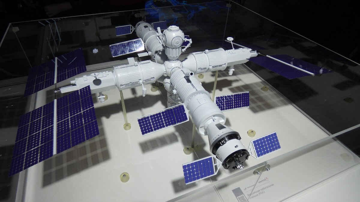 Роботы, броня от метеоритов и почти вечная работа: раскрыты детали Российской орбитальной станции