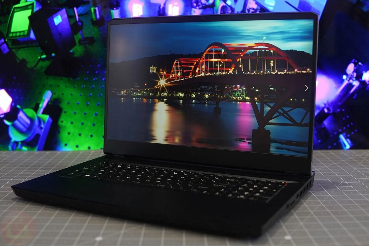More than a million laptops are gathering dust in the warehouses of Russian retailers: prices will fall by 10-15%