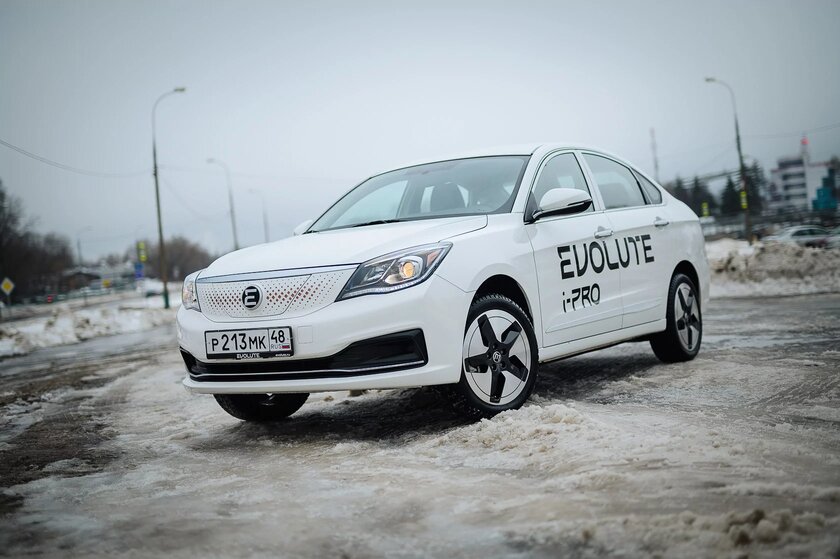 Отечественный Evolute стал лидером российского рынка электромобилей. На втором месте — «китайцы»