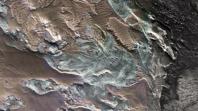 Учёные обнаружили на Марсе следы молодого ледника: там может быть вода в форме льда