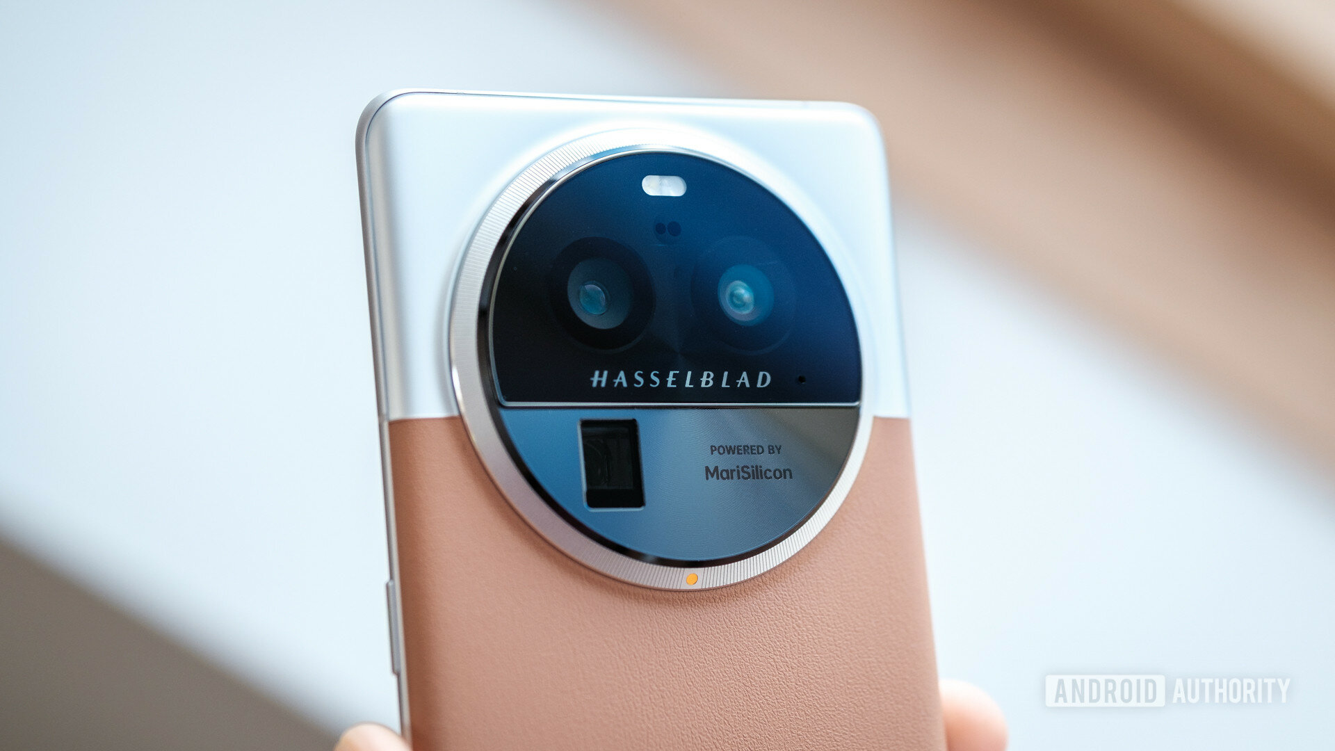 OPPO представила «пивной» смартфон Find X6 Pro с огромным блоком камер