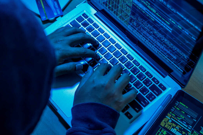 10 ошибок, которыми мы упрощаем работу хакерам. Например, не меняем пароли и доверяем Wi-Fi