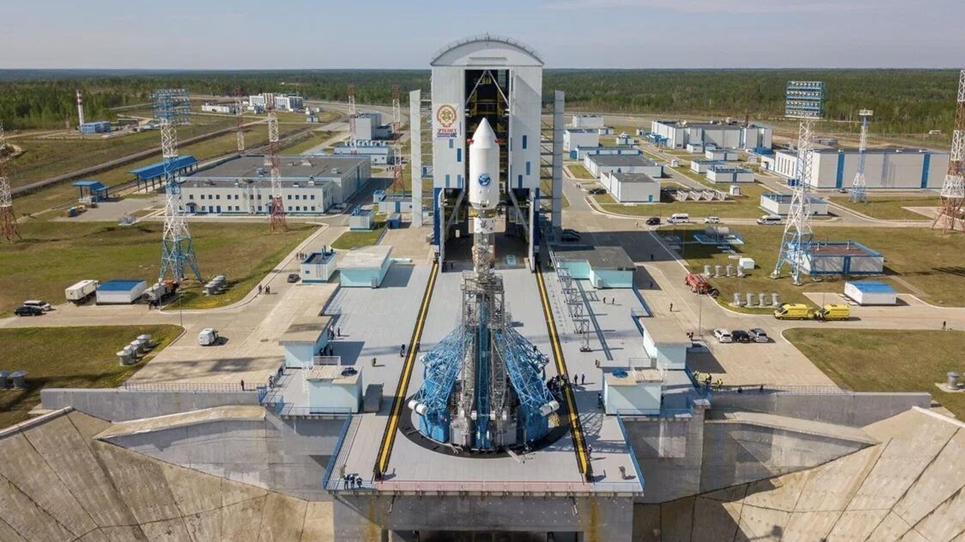 Роскосмос запустил ракету-носитель с уникальным спутником на борту: он будет фотографировать Землю