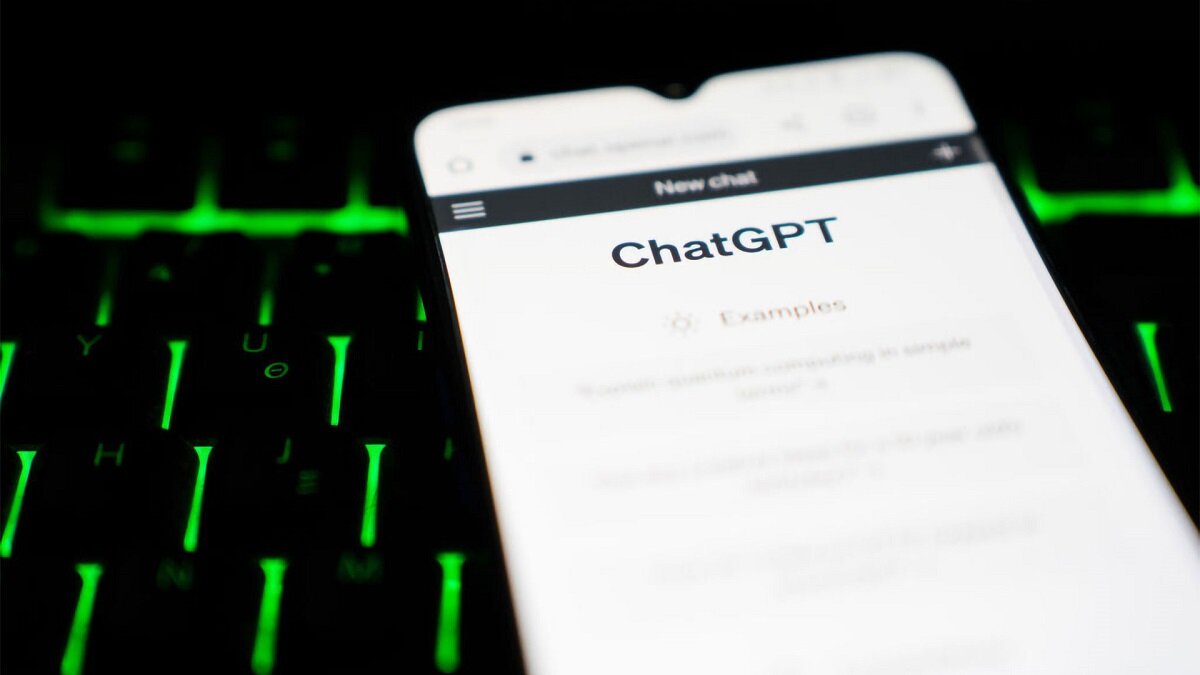 Хакеры украли 100 тысяч аккаунтов ChatGPT и продают их в даркнете: чем это грозит