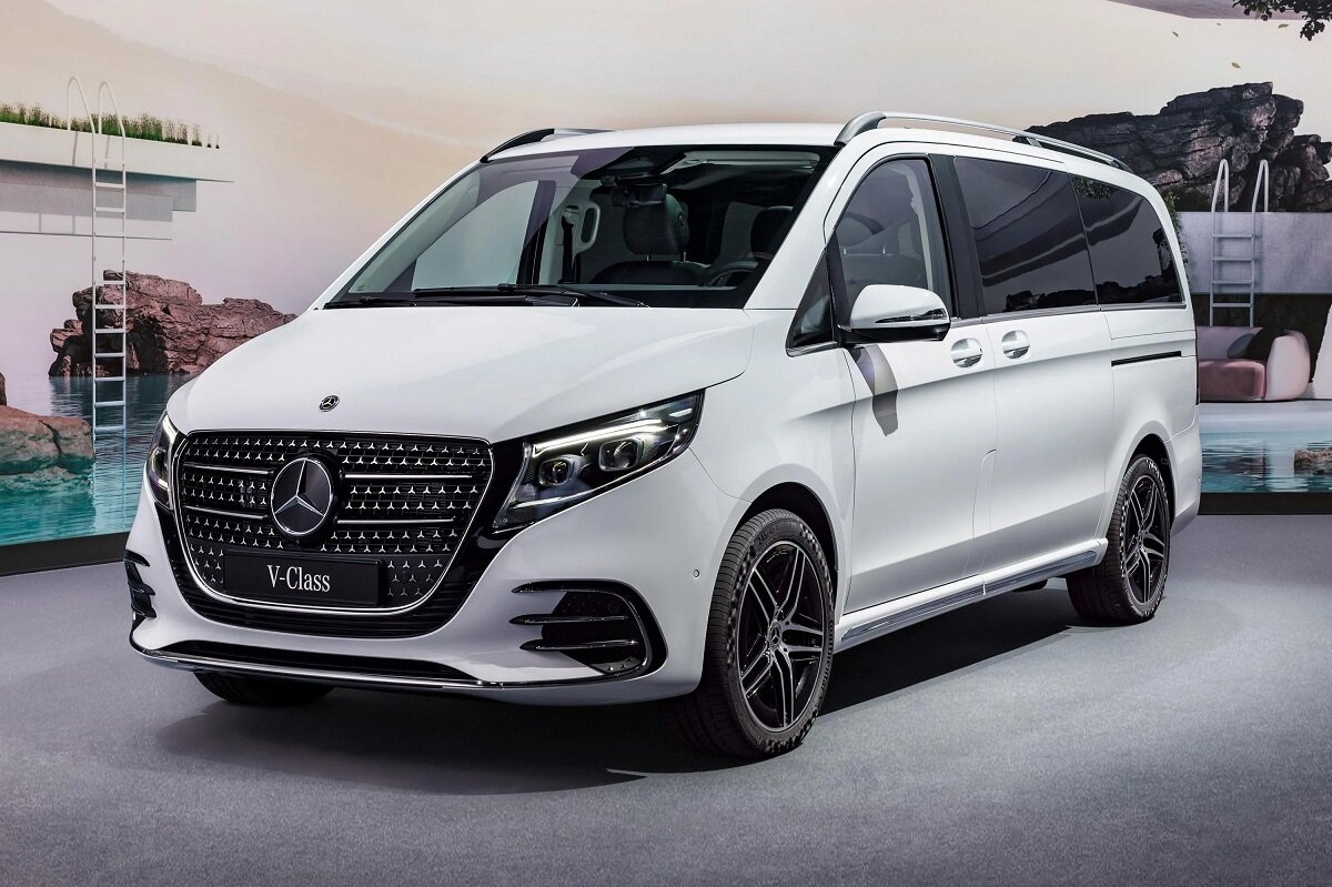 Умный руль и голосовое управление: Mercedes-Benz полностью обновила  минивэны V-Class и Vito