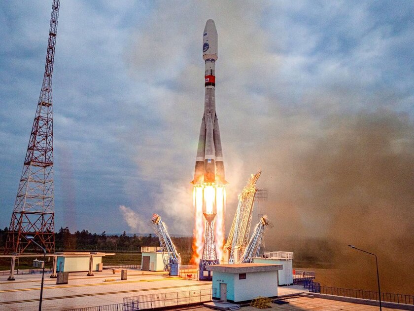 Российская автоматическая станция успешно отделилась от ракеты-носителя: она держит путь к Луне