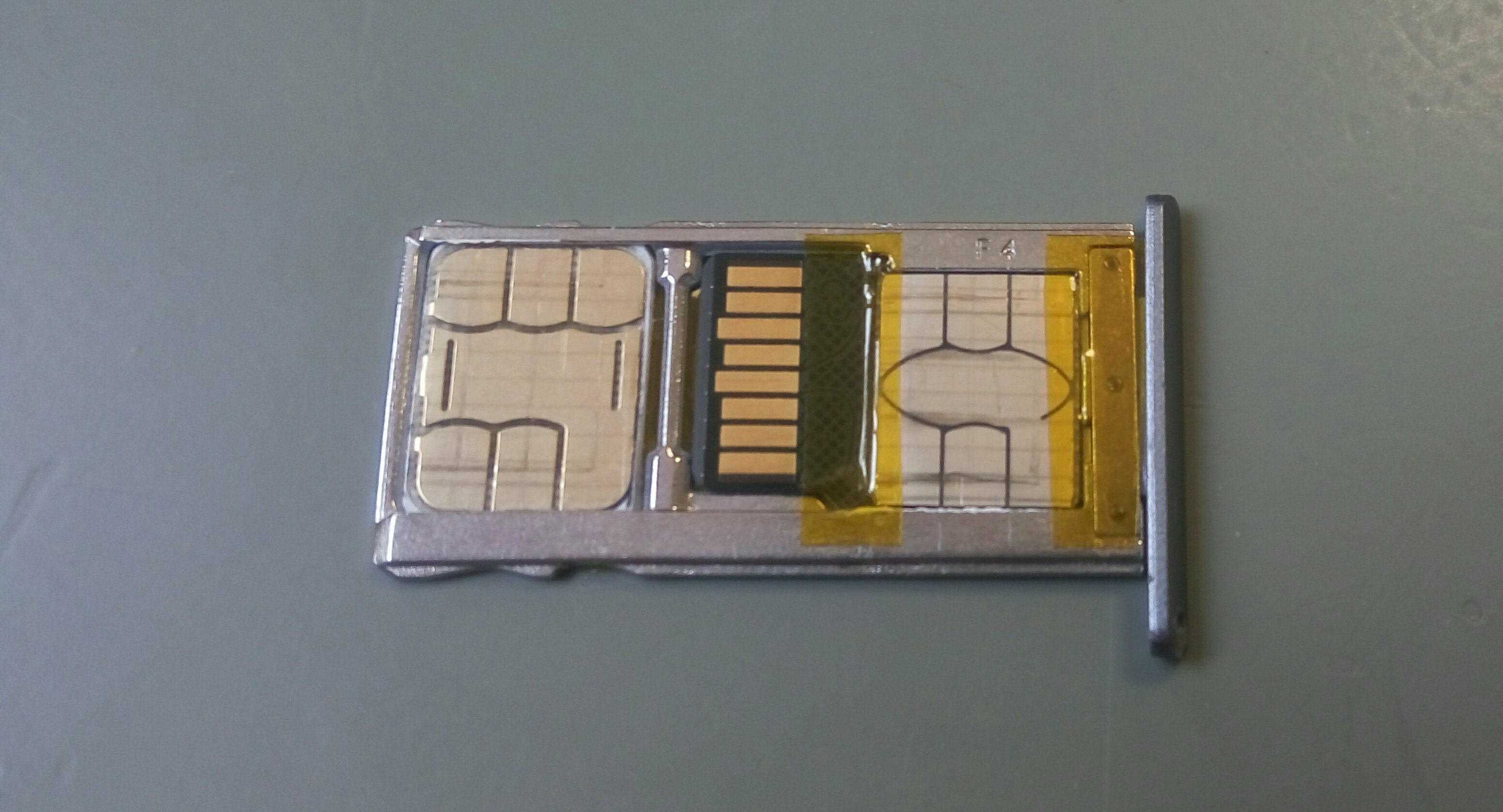 Как засунуть SIM и microSD в один лоток. Идеальное решение, но  производителям не понравилось