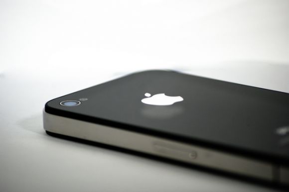 Apple "продлит жизнь" iPhone 4 в Индии для борьбы с Samsung