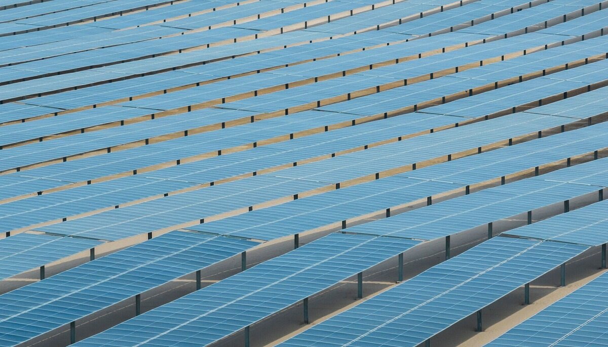 Запущена крупнейшая в мире солнечная электростанция: она состоит из 4 млн панелей