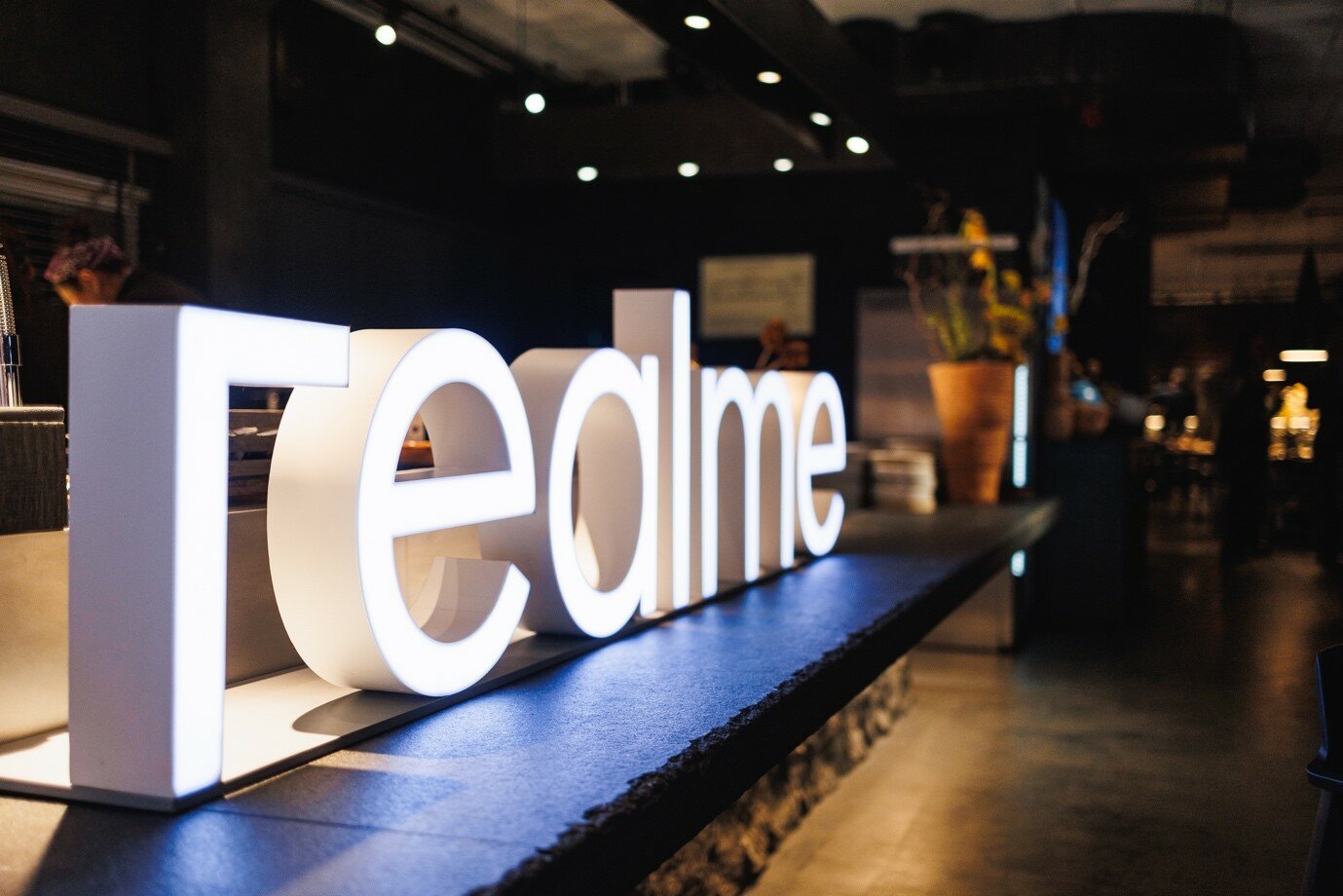 Realme кардинально меняется: у компании новый логотип, слоган и позиционирование