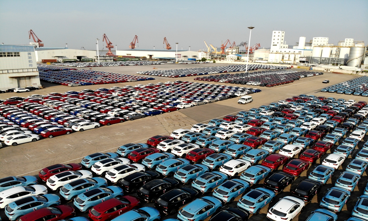 В 2023 году Китай экспортировал автомобилей на 101 млрд долларов ...