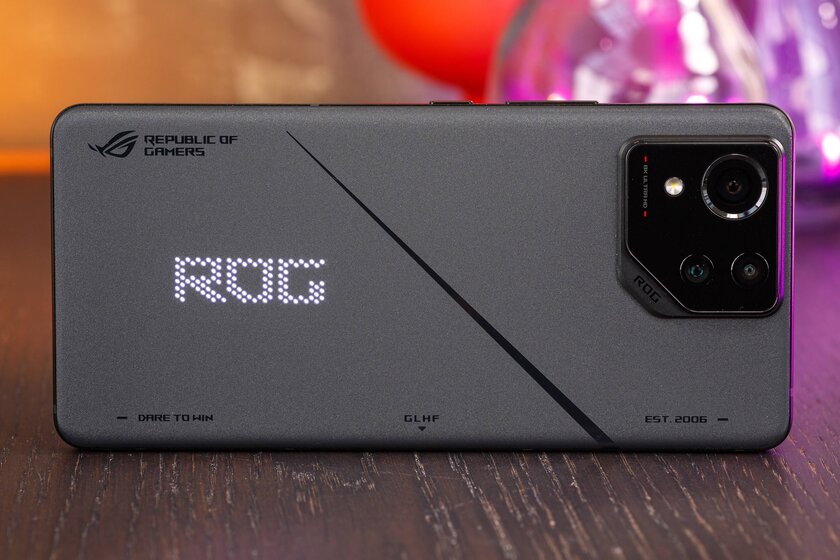 Этот геймерский смартфон хочется купить вместо обычного. Обзор ASUS ROG Phone 8 (Pro)