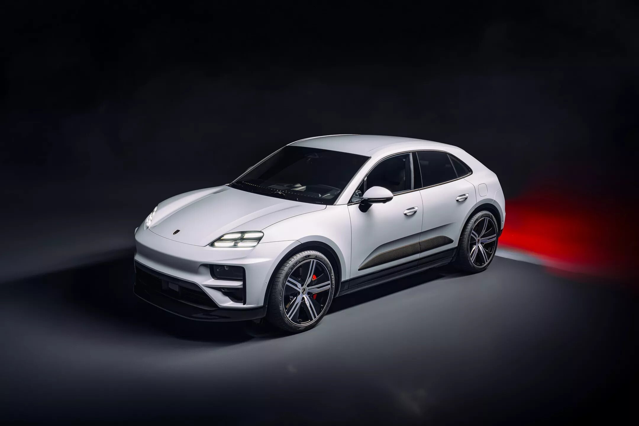 Porsche представила электрический Macan: Turbo-версия быстрее 911 GT3