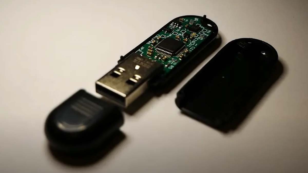 Для фанатиков безопасности: представлена USB-флэшка с функцией физического самоуничтожения