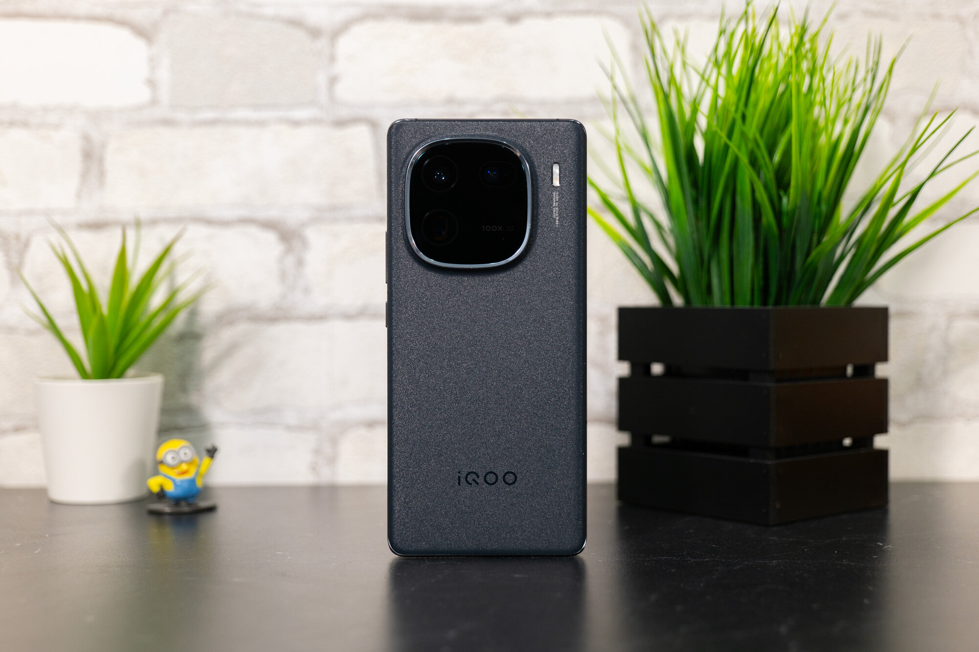 Обзор iQOO 12 Pro: мощнейший смартфон с крутой камерой в коллабе с BMW M Motorsport