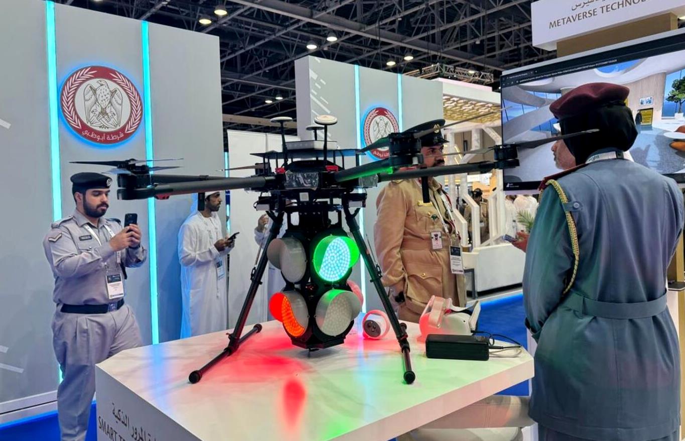 В ОАЭ создали летающий светофор, он нужен для экстренных случаев